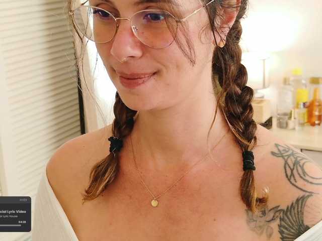 SweetLilLulu's BongaCams show and profile