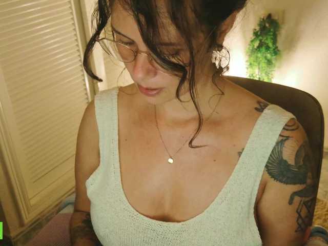 SweetLilLulu's BongaCams show and profile