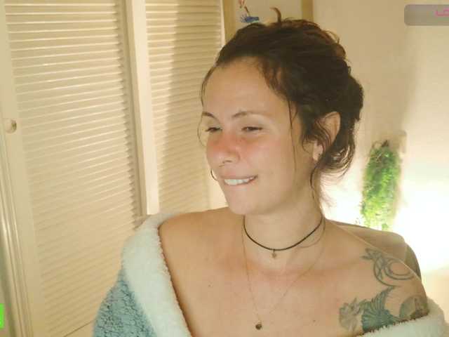 SweetLilLulu's BongaCams show and profile