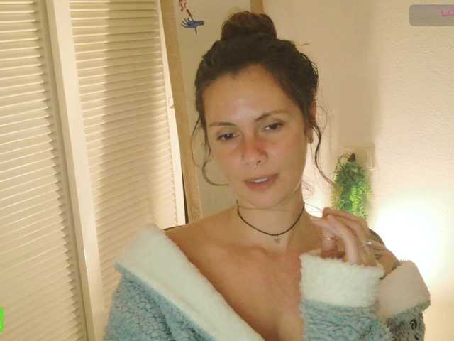 SweetLilLulu's BongaCams show and profile