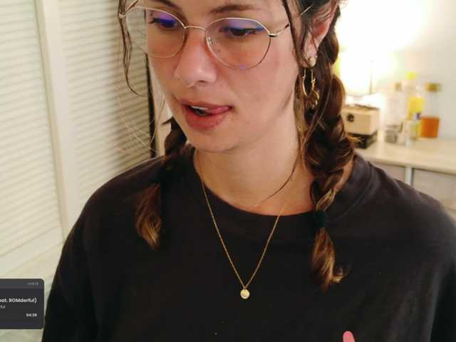 SweetLilLulu's BongaCams show and profile