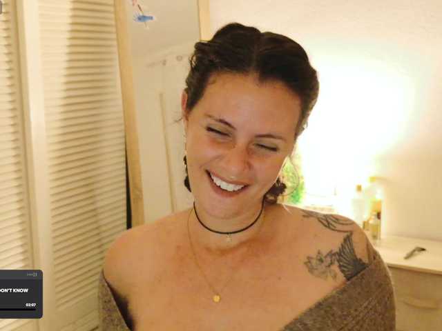 SweetLilLulu's BongaCams show and profile