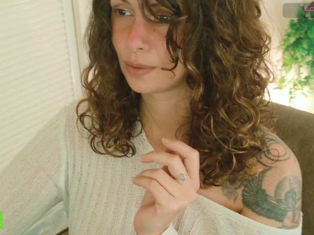 SweetLilLulu's BongaCams show and profile