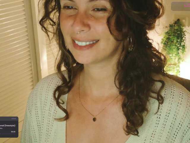 SweetLilLulu's BongaCams show and profile