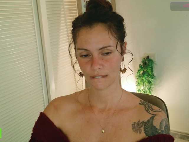 SweetLilLulu's BongaCams show and profile