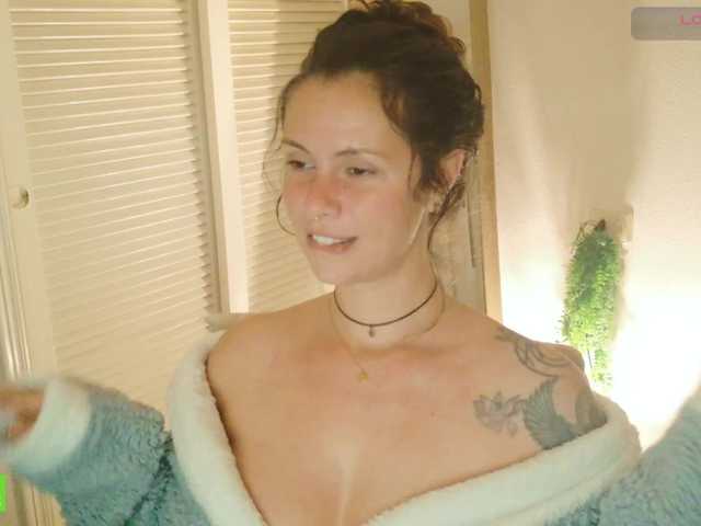 SweetLilLulu's BongaCams show and profile