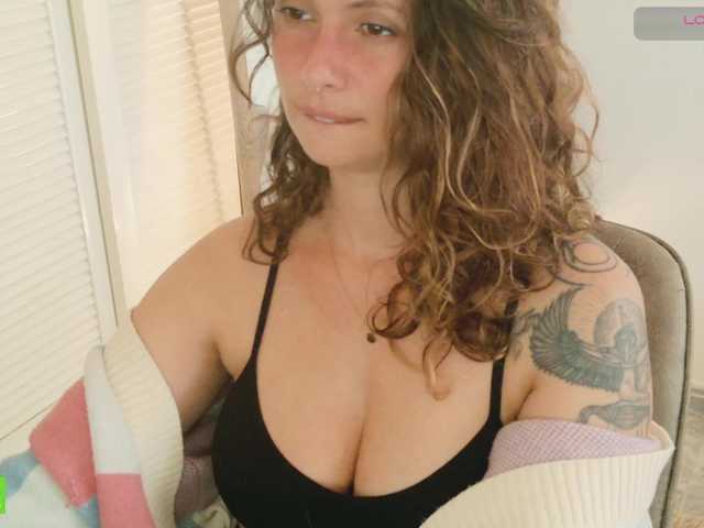 SweetLilLulu's BongaCams show and profile