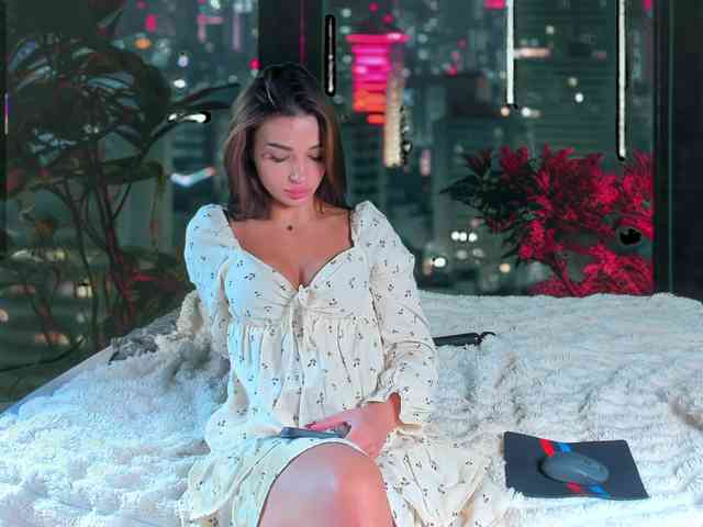 Jesikalooove (20, White Cam Girl) performing Live Sex.