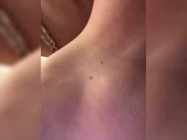 Essss33331's BongaCams show and profile