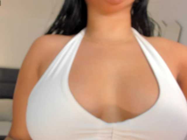 MiaRoberts1's BongaCams show and profile