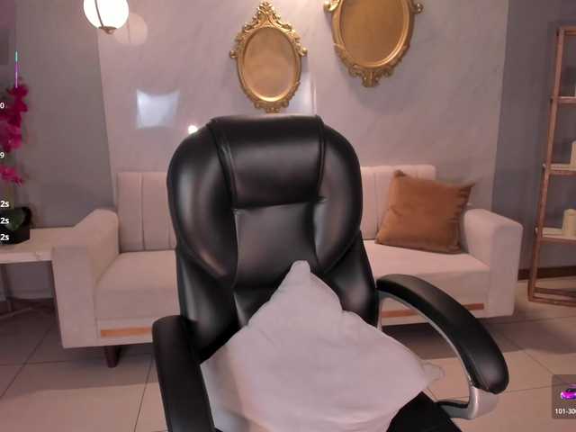 MiaRoberts1's BongaCams show and profile