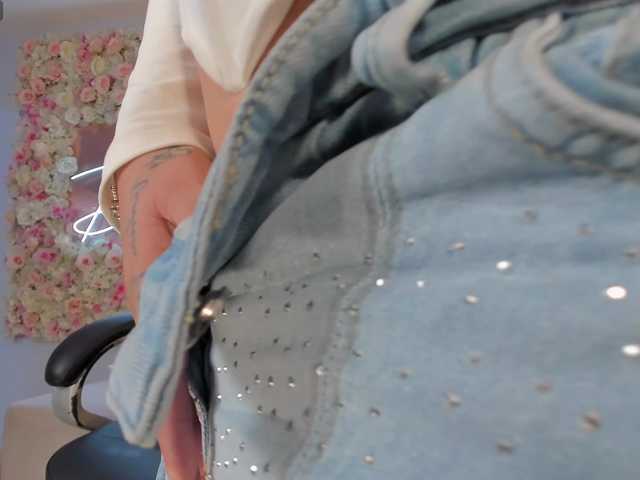 MiaRoberts1 from BongaCams