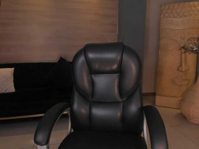 MiaRoberts1's BongaCams show and profile