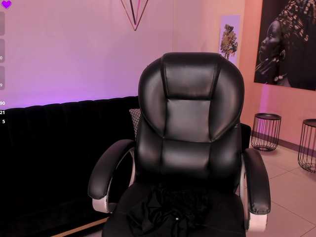 MiaRoberts1's BongaCams show and profile