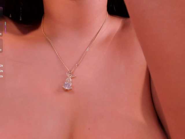 MiaRoberts1's BongaCams show and profile