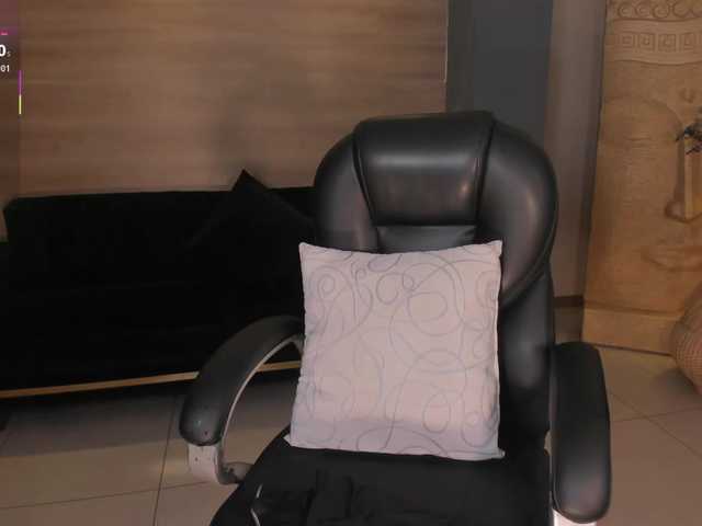 MiaRoberts1's BongaCams show and profile