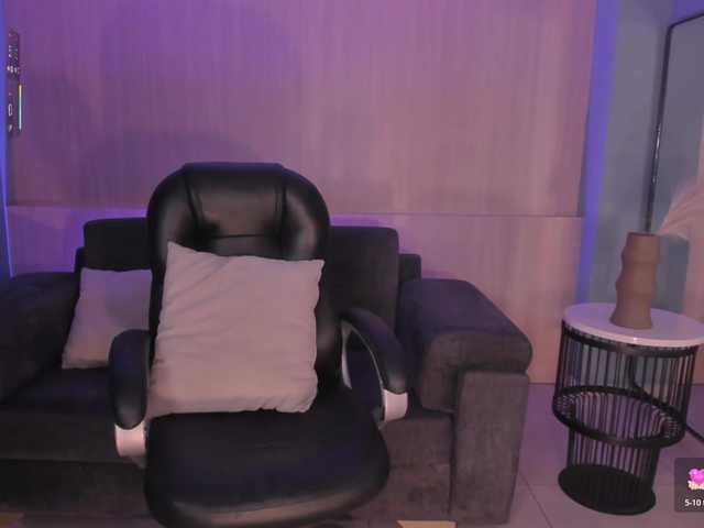 MiaRoberts1's BongaCams show and profile