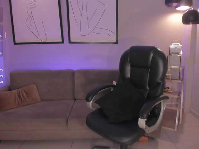 MiaRoberts1's BongaCams show and profile