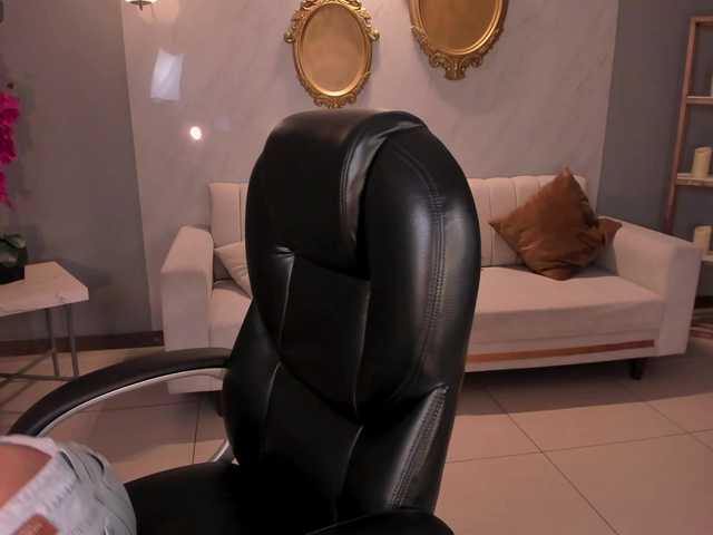 MiaRoberts1's BongaCams show and profile