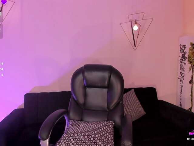 MiaRoberts1's BongaCams show and profile