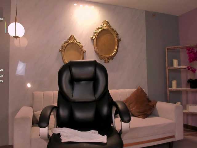 MiaRoberts1's BongaCams show and profile