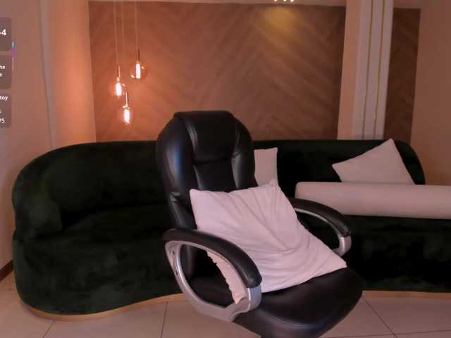 MiaRoberts1's BongaCams show and profile