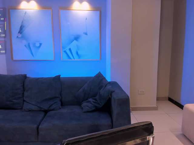 MiaRoberts1's BongaCams show and profile