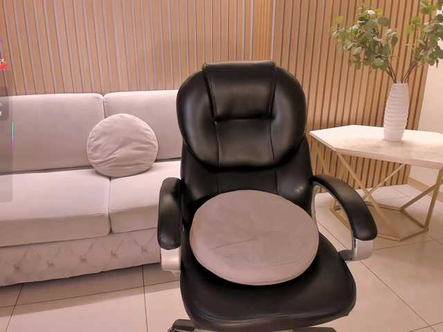 MiaRoberts1's BongaCams show and profile