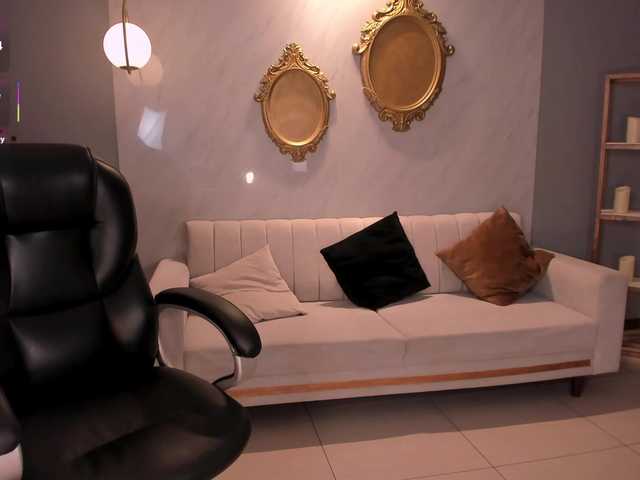 MiaRoberts1's BongaCams show and profile