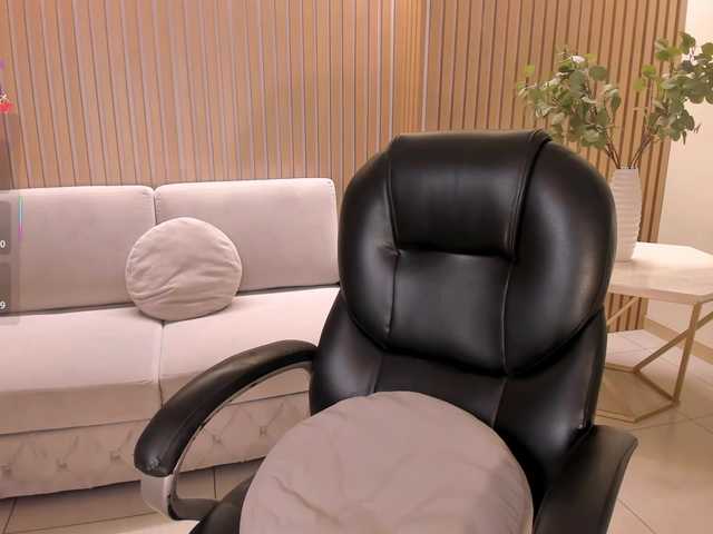 MiaRoberts1's BongaCams show and profile