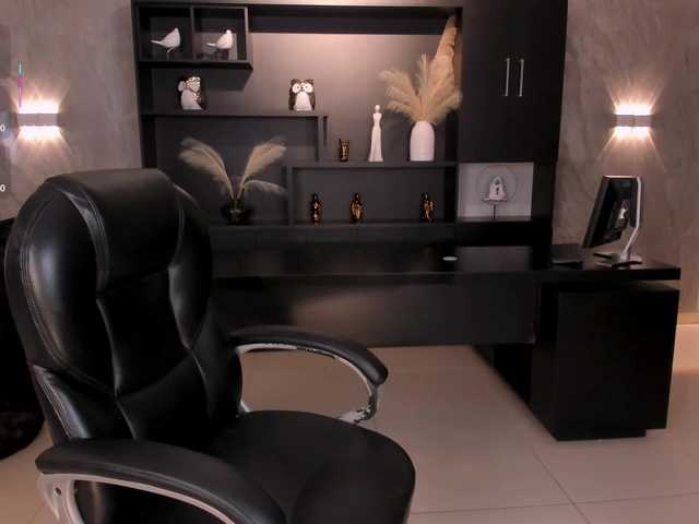 MiaRoberts1's BongaCams show and profile