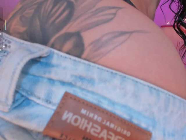 MiaRoberts1's BongaCams show and profile