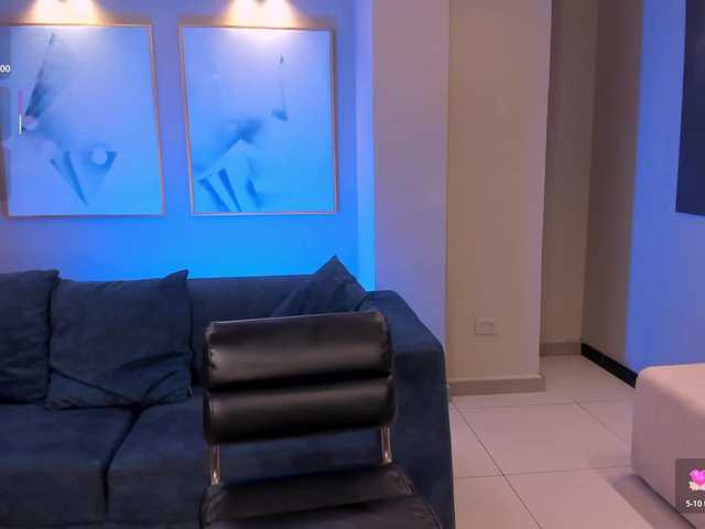 MiaRoberts1's BongaCams show and profile