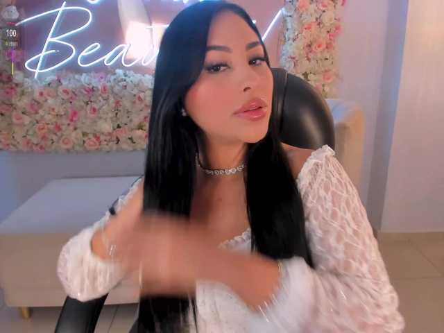 MiaRoberts1's BongaCams show and profile