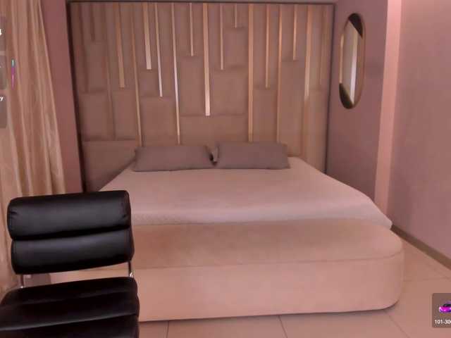 MiaRoberts1's BongaCams show and profile