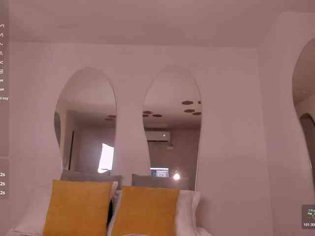 MiaRoberts1 webcam