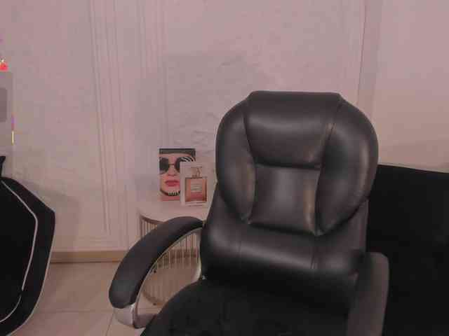 MiaRoberts1 MiaRoberts1