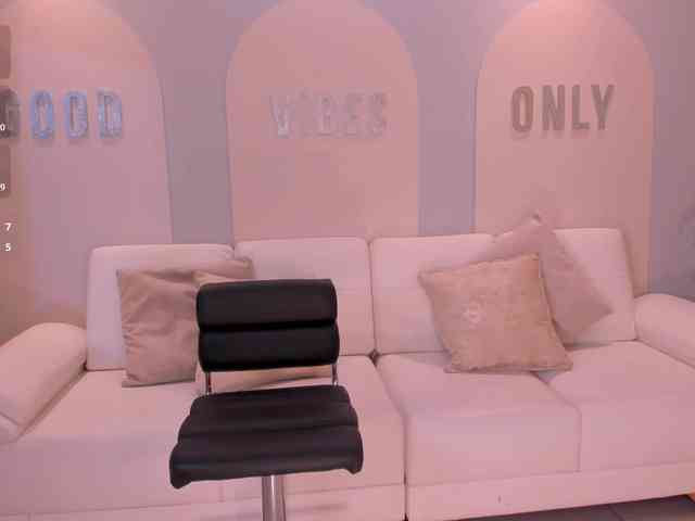 MiaRoberts1 MiaRoberts1