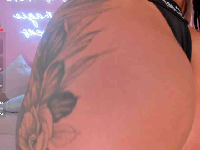 MiaRoberts1 MiaRoberts1