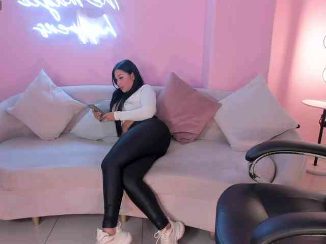 MiaRoberts1 MiaRoberts1