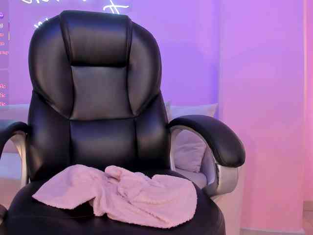 MiaRoberts1 webcam