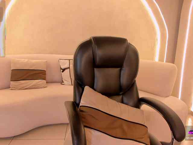 MiaRoberts1 MiaRoberts1