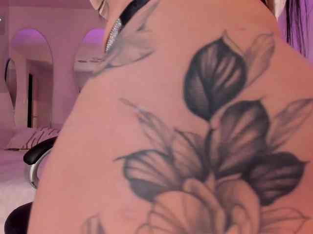 online cam show MiaRoberts1