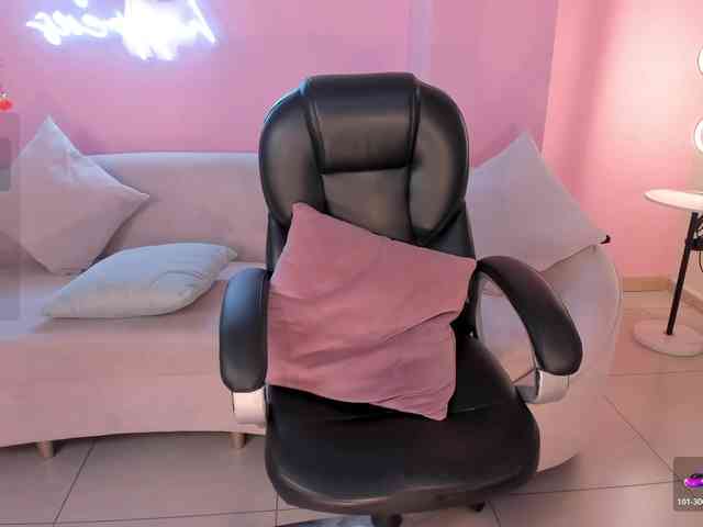 MiaRoberts1 MiaRoberts1