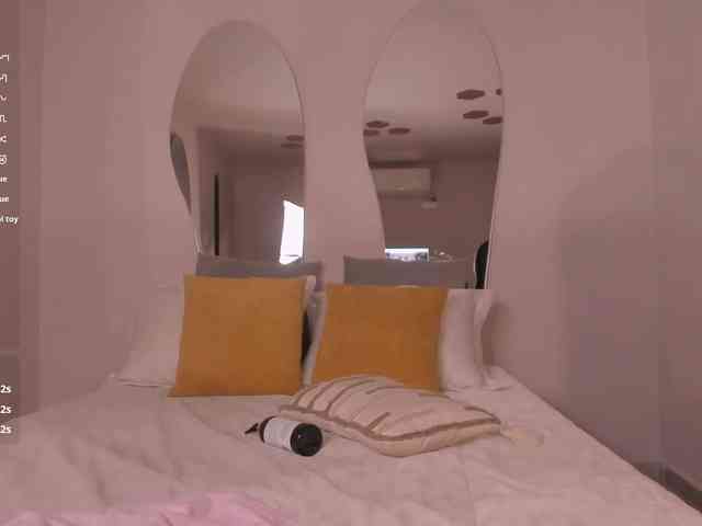 MiaRoberts1 webcam