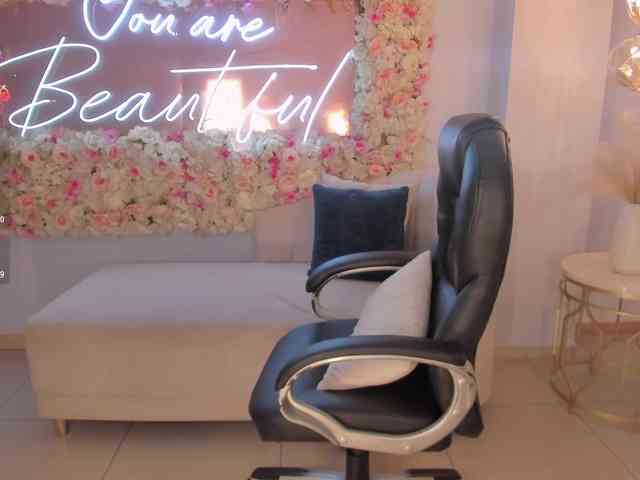 MiaRoberts1 MiaRoberts1