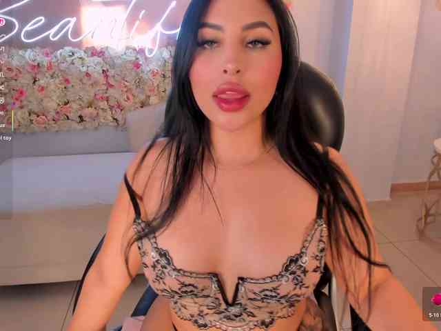 MiaRoberts1 webcam