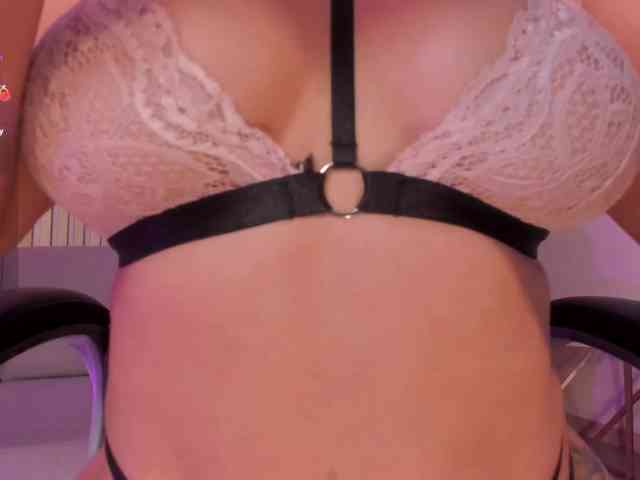 MiaRoberts1 Live Webcam on BongaCams
