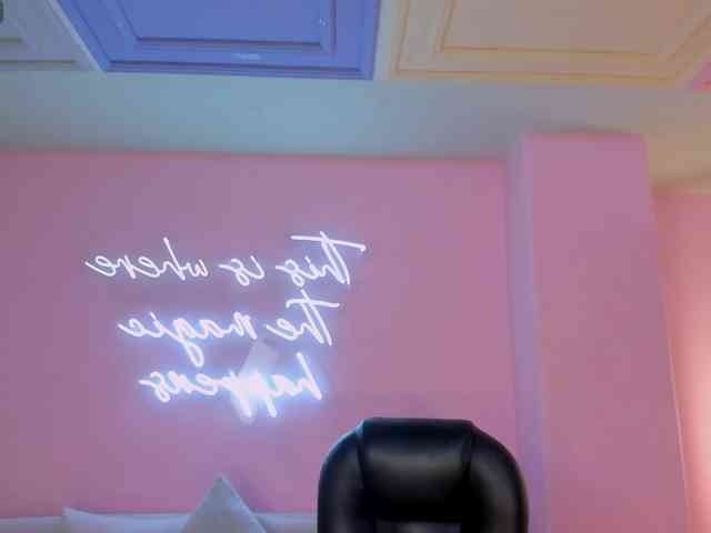 adult web chat MiaRoberts1
