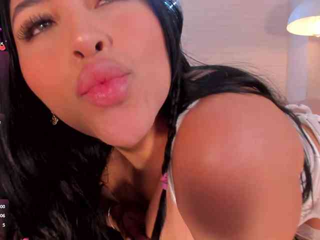 MiaRoberts1 webcam